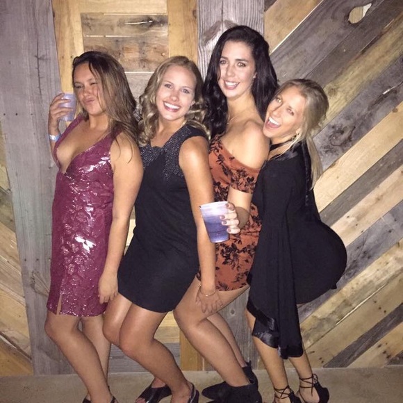 Nasty Gal Hollywood Cruisin’ Bell Sleeve dress - Picture 4 of 8